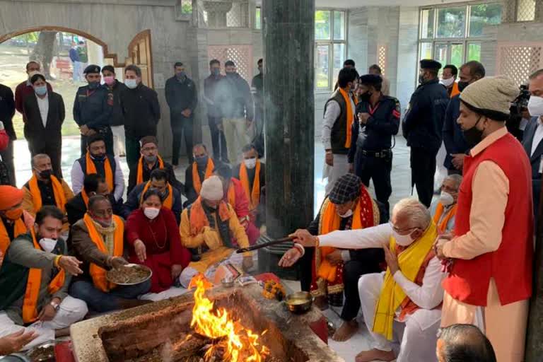 cm khattar performed havan in panchkula