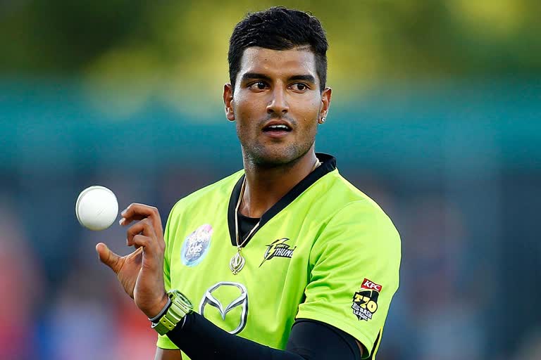 Gurinder Sandhu  Gurinder Sandhu creates history with BBL hat-trick  ബിഗ്‌ബാഷ്‌ ലീഗിൽ ചരിത്രമെഴുതി ഇന്ത്യൻ വംശജനായ ഗുരീന്ദർ സന്ധു  ഹാട്രിക്കിൽ ഹാട്രിക്കുമായി ഗുരീന്ദർ സന്ധു