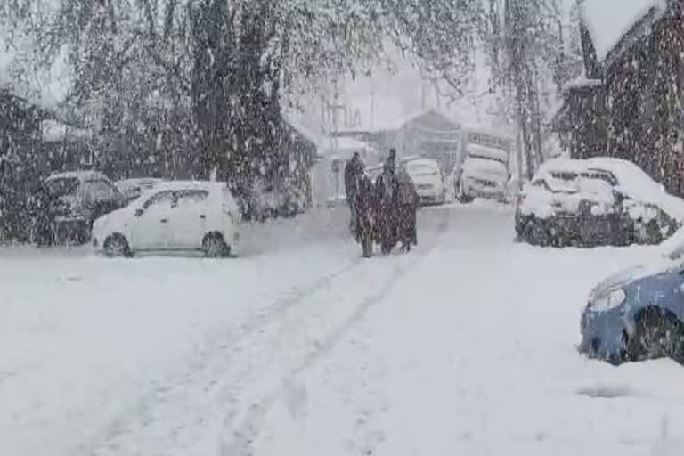 weatherman-issues-red-alert-in-kashmir-forecasts-very-heavy-snowfall
