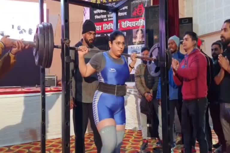 Women power lifting competition