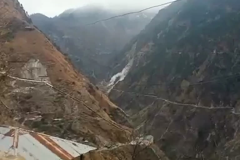 Landslide on Bada Kamba road