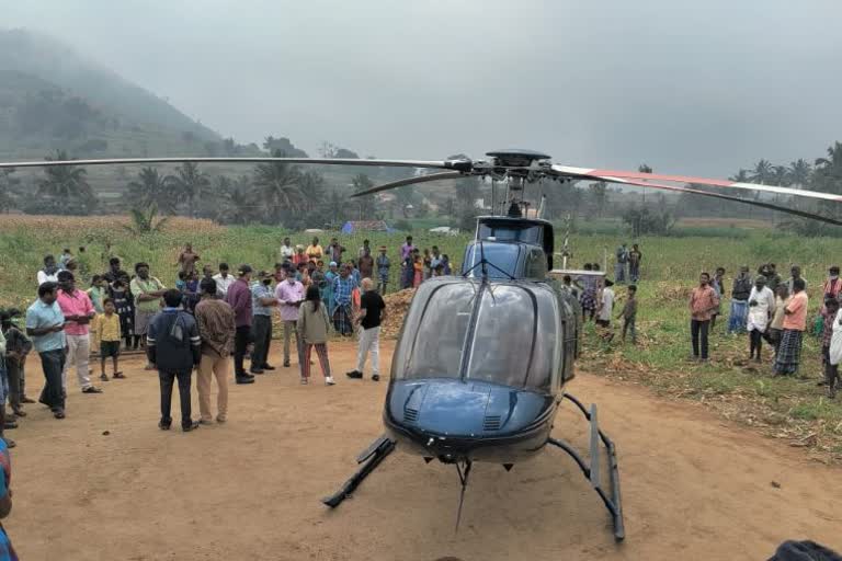 helicopter makes emergency landing in sathyamangalam  Tamil Nadu Todays news  sathyamangalam todays news  തമിഴ്‌നാട് ഇന്നത്തെ വാര്‍ത്ത  ജനവാസ മേഖലയിയില്‍ അടിയന്തരമായി ഹെലികോപ്‌റ്ററിറക്കി  തമിഴ്‌നാട്ടിലെ ജനവാസ മേഖലയിയില്‍ ഹെലികോപ്‌റ്റര്‍