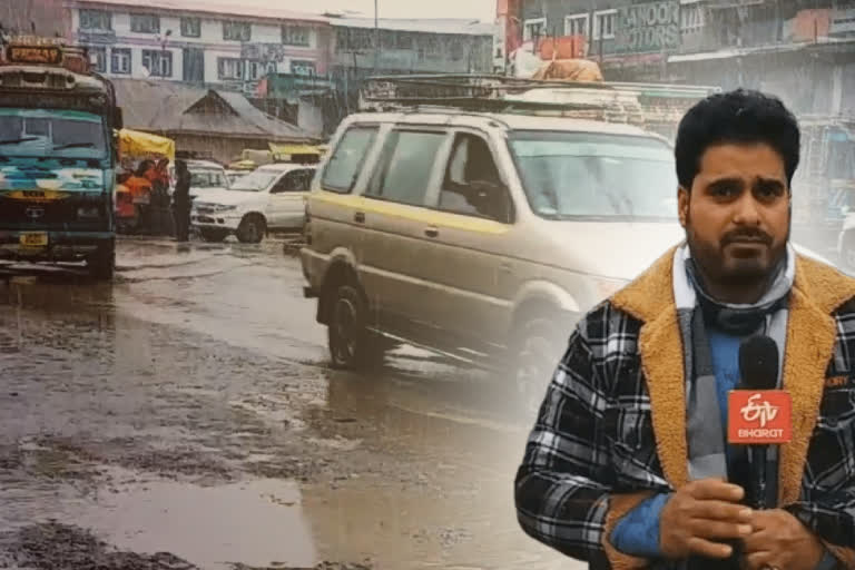 snowfall-aftermath-water-logging-in-general-bus-stand-anantnag-commuters-suffer