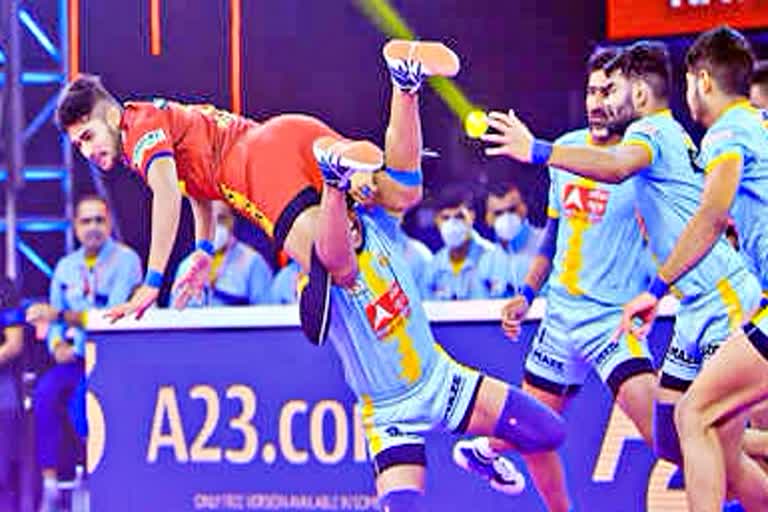 Dabang Delhi  Pro Kabaddi League  Pro Kabaddi News  Sports news  Telugu titans  U mumba  Up yoddha  प्रो कबड्डी लीग  दबंग दिल्ली  यूपी योद्धा  नवीन कुमार  खेल समाचार  Sports News