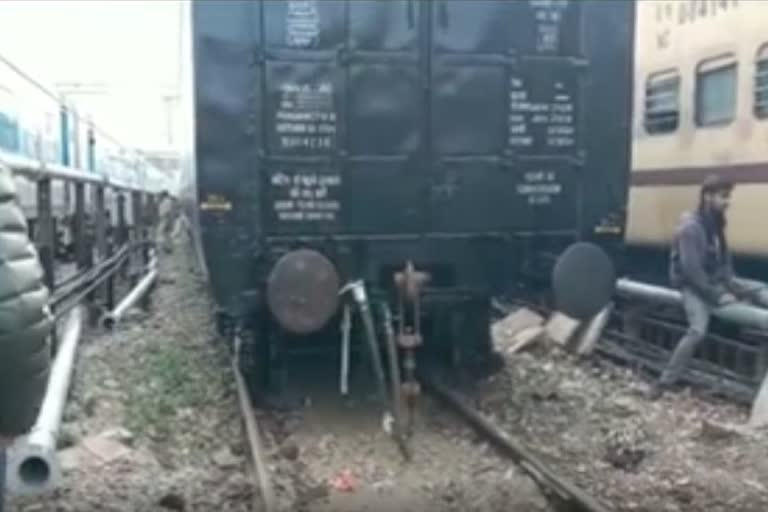 Train Derails at Ajmer Station