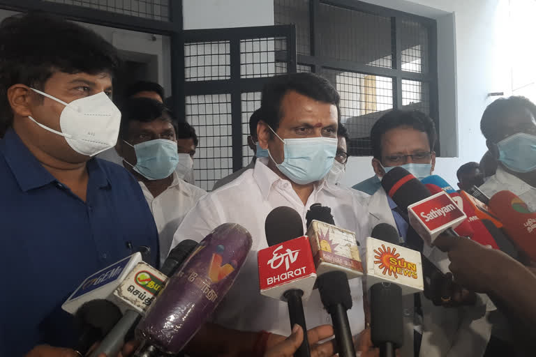 Senthilbalaji Inspection in Karur Government Hospital, Senthil Balaji inspected Corona Precautionary Measures, கரூர் அரசு மருத்துவமனையில் செந்தில்பாலாஜி ஆய்வு