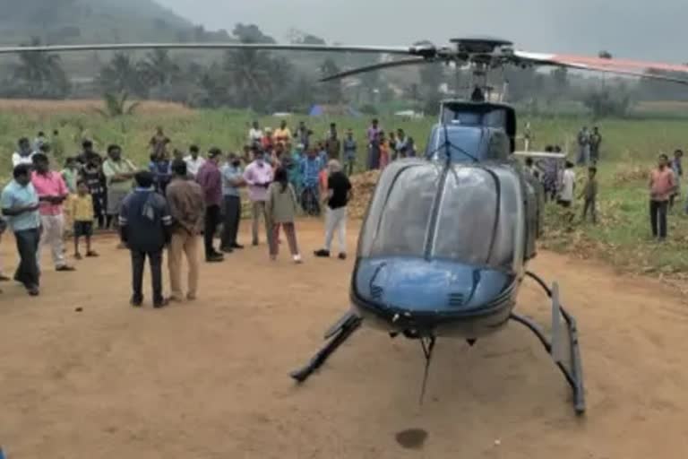 kerala private chopper emergency landing at erode tamilnadu  ഈറോഡ്‌ തമിഴ്‌നാട്‌ കേരള ഹെലികോപ്റ്റർ അടിയന്തര ലാൻഡിങ്‌