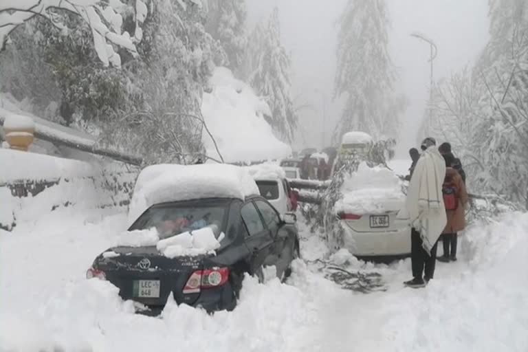 Pakistan  Snowstorm:  22 people died  in Murree hill station