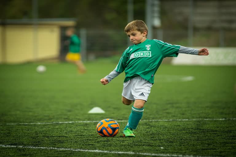 Study finds indulging in sports is good for boys  വളരെ ചെറുപ്പം തൊട്ട് സ്‌പോർട്‌സിൽ പങ്കെടുക്കുന്നത് ആൺകുട്ടികൾക്ക് ഗുണം ചെയ്യുമെന്ന് പഠനം  ജേണൽ ഓഫ് ഡെവലപ്‌മെന്‍റൽ & ബിഹേവിയറൽ പീഡിയാട്രിക്‌സില്‍ പ്രസിദ്ധികരിച്ച റിപ്പോര്‍ട്ട്