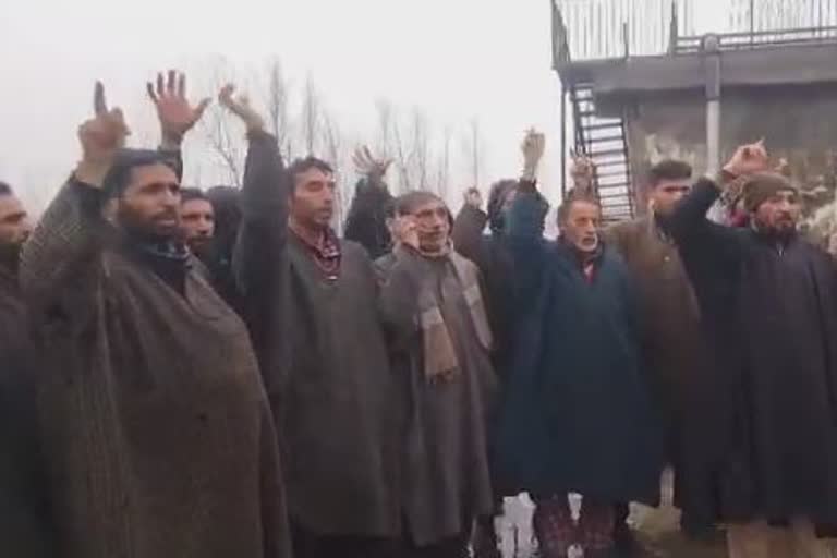 Protest Against Water Shortage in Zal pora: پینے کے پانی کی شدید قلت کے خلاف احتجاج