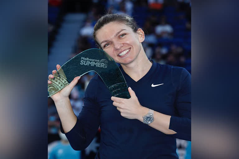 Melbourne Summer Set: Simona Halep lift titles  സിമോണ ഹാലെപിന് സമ്മർ സെറ്റ് ട്രോഫി കിരീടം  സിമോണ ഹാലെപ്- വെറോണിക്ക കുഡെർമെറ്റോവ