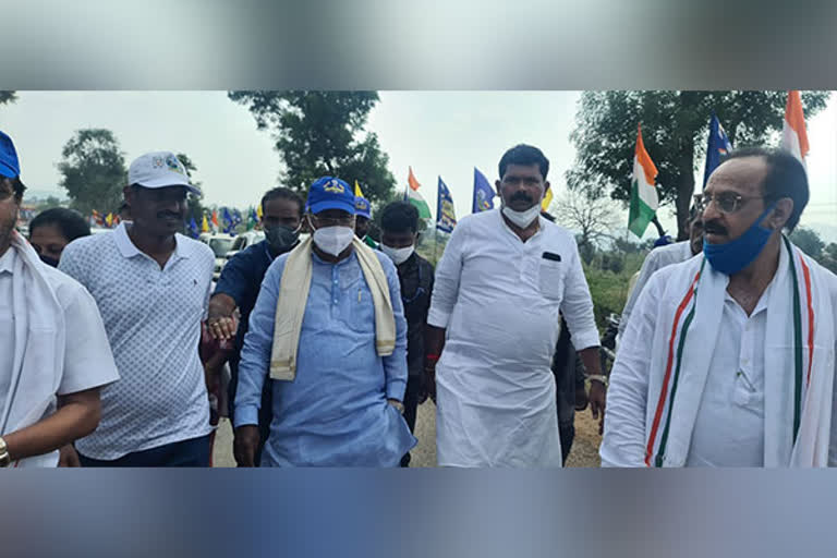 Siddaramaiah returns from Cong's Mekedatu 'padayatra' due to fever