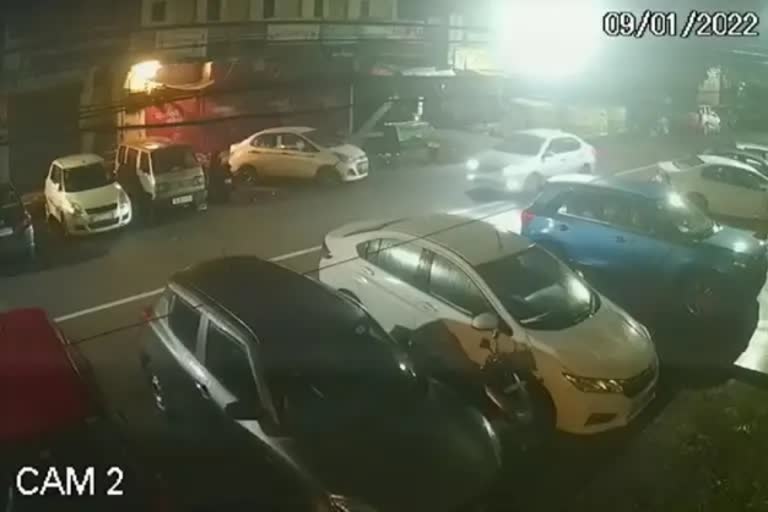 एक ही कार क्यों चुराई जा रही है बार-बार? CCTV फुटेज देखकर दिल्ली पुलिस हैरान!