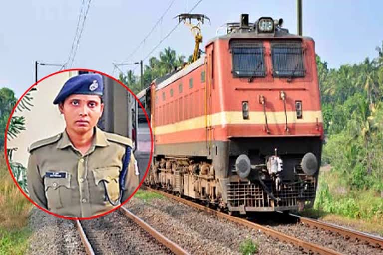 Railway Constable Rescued a Woman