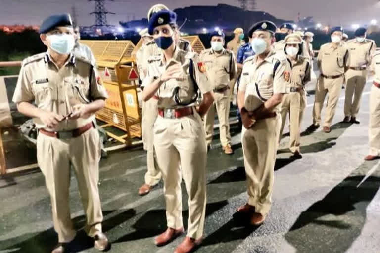 Delhi: Over 300 policemen test positive as Covid surges