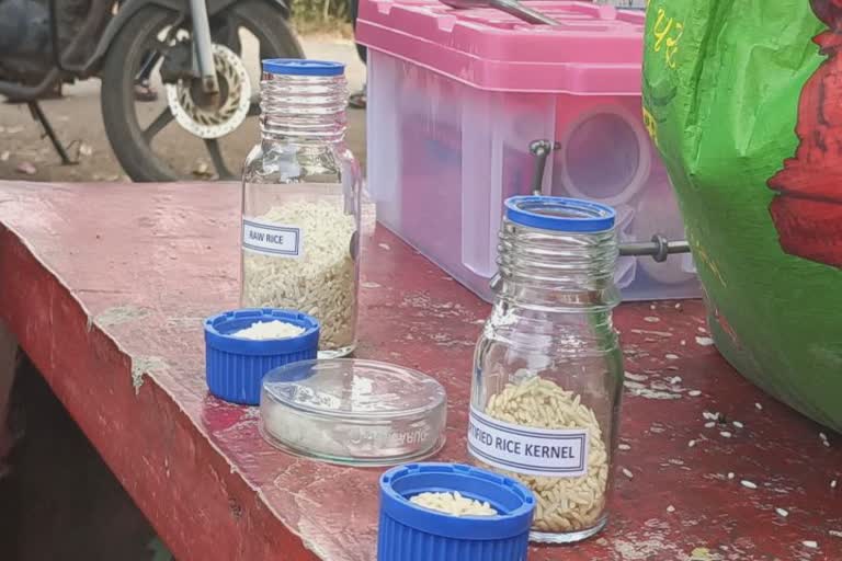 Misconception about fortified Rice in Valsad: વલસાડમાં FRLની ટીમે ડેમો બતાવી ફોર્ટિફાઈડ ચોખા અંગે લોકોની ગેરસમજ દૂર કરી