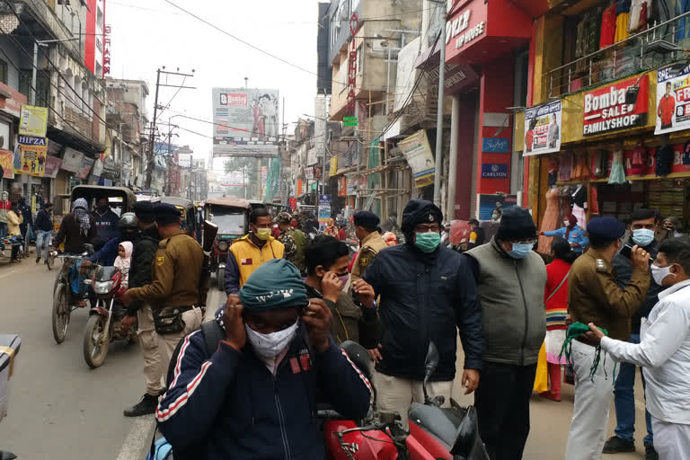 Mask Checking Drive in Gaya: گیا میں کورونا کیسز کی تعداد میں مسلسل اضافہ، ماسک چیکنگ مہم تیز