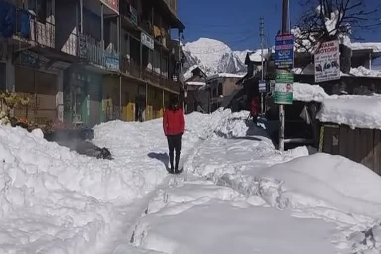 GOOL RAMBAN ROAD STILL CLOSED DUE TO SNOWFALL IN KASHMIR