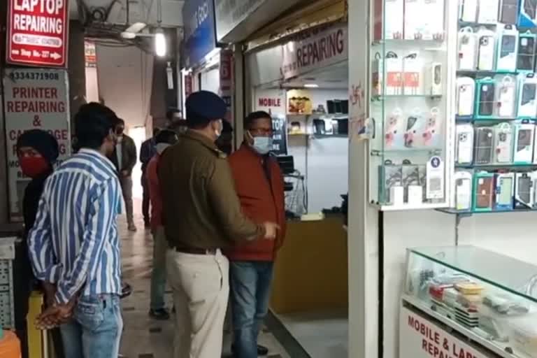 पटना में चार दुकानें सील