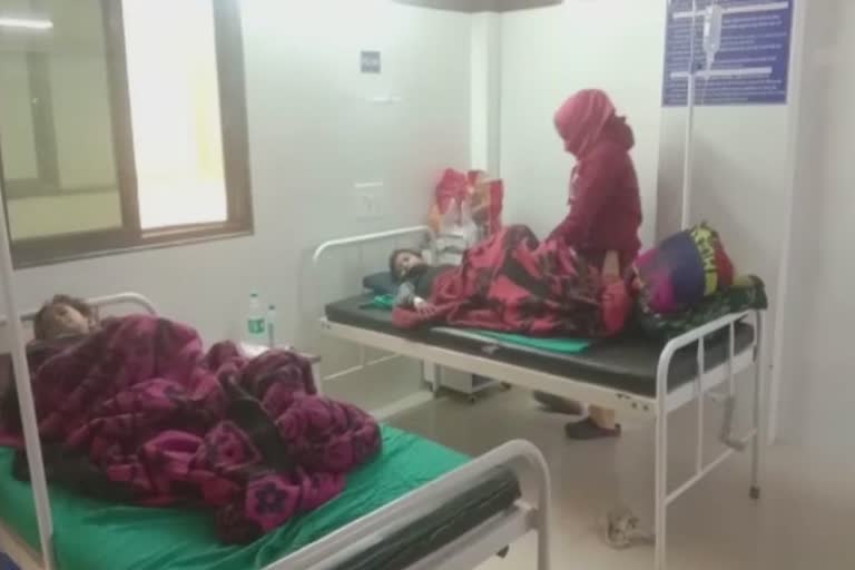 Food Poisoning in Patan: સિદ્ધપુરમાં 5 કિશોરોને પાણીપુરી ખાવી પડી મોંઘી, ફૂડ પોઈઝનિંગ થતા હોસ્પિટલમાં થયા દાખલ