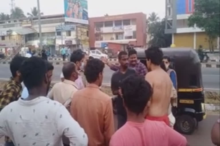 Chaos erupts after three stoned students get into street fight in Karnataka