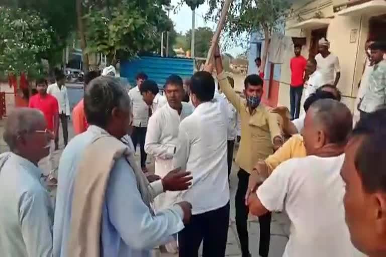 fight-between-temple-priest-and-trusty-infront-of-mlc