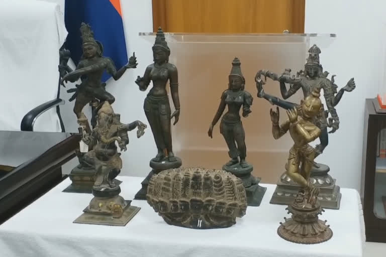 Tamil Nadu cops seized ancient idols