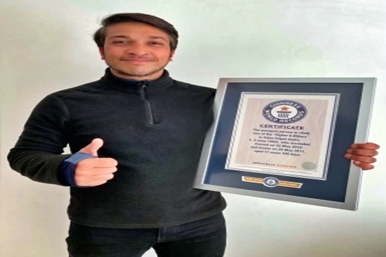 Guinness World Records certificate  गिनीज वर्ल्ड रिकॉर्ड सर्टिफिकेट  पर्वतारोही अर्जुन वाजपेयी  माउंट एवरेस्ट  ल्होत्से की चोटी  Climber Arjun Vajpayee  Mount Everest  Lhotse's peak