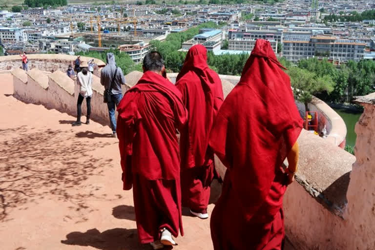 Two Tibetan monks arrested by Chinese