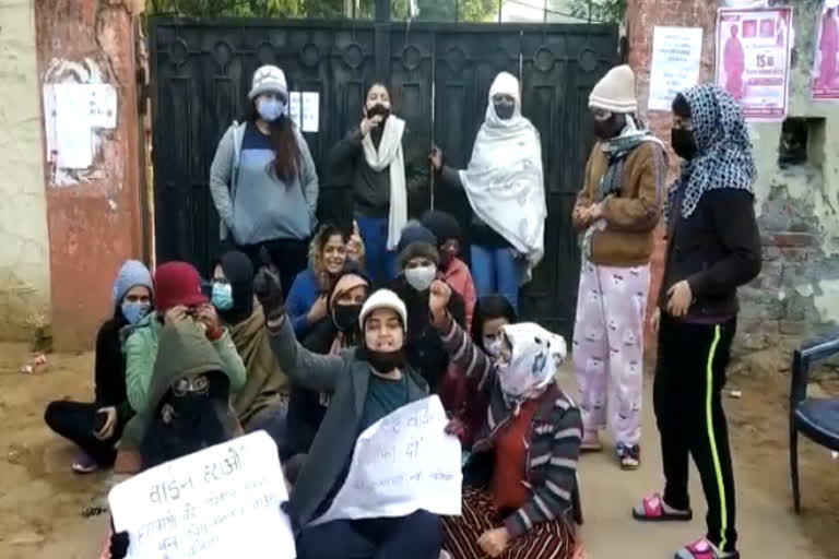 Rajasthan University Girl Students Protest