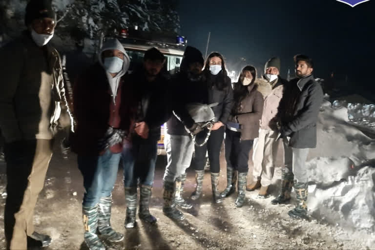 shimla police rescues tourist