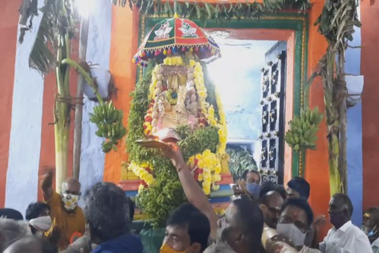 வைகுண்ட ஏகாதசி - ஸ்ரீவில்லிபுத்தூர் ஸ்ரீஆண்டாள் கோவிலில் பரமபத வாசல் திறப்பு
