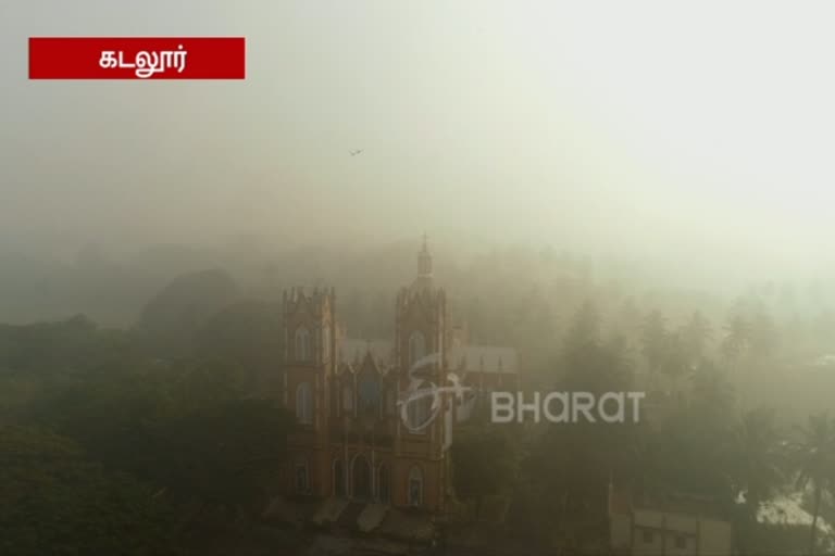 Watch video : கடலூரில் சாலையை மூடிய பனி!