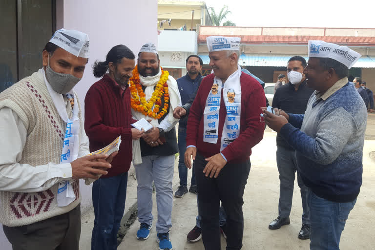 Manish Sisodia door-to-door campaign