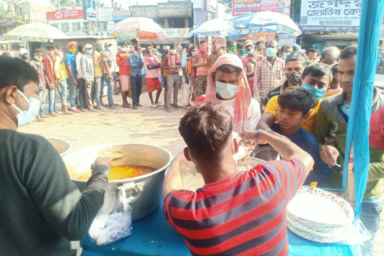 covid norms violation in ma kitchen of malda