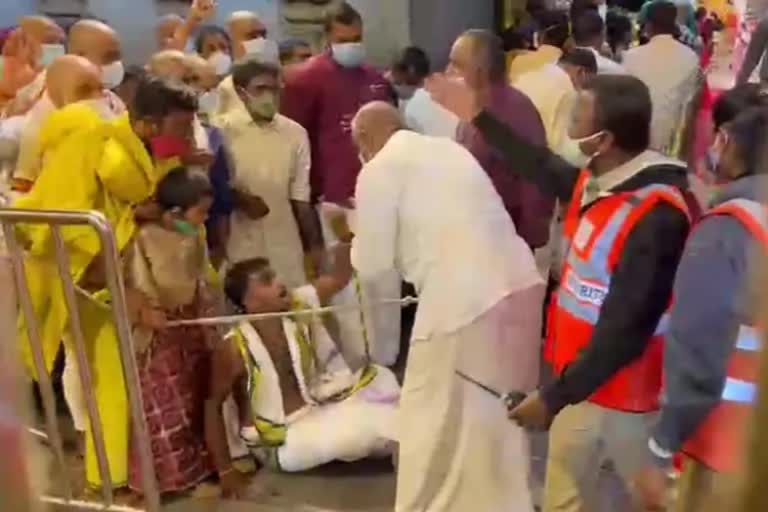 concern of devotees at the srivari mahadwaram in tirumala