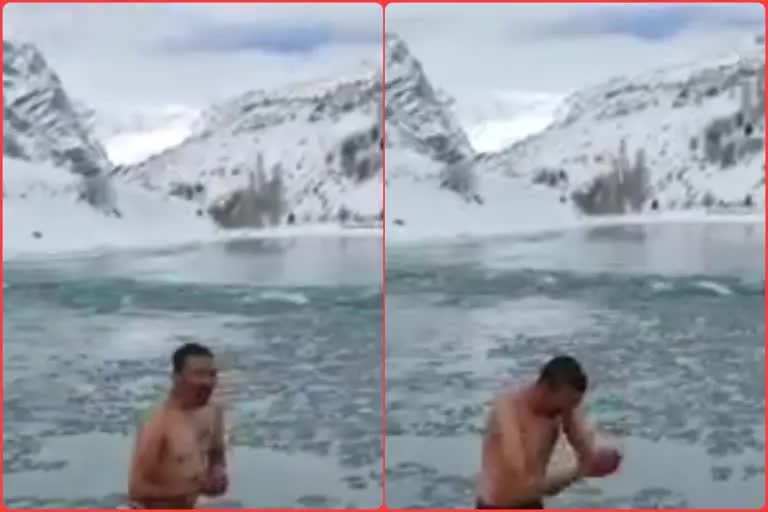 devotee taking holy dip in chandrabhaga river