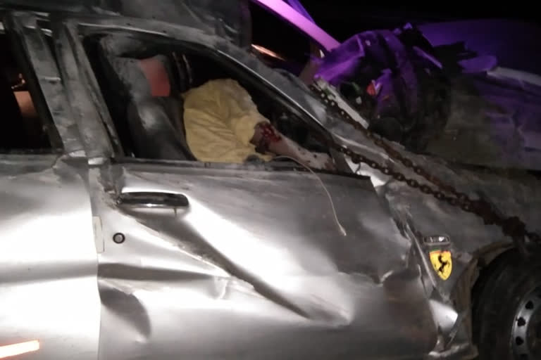 Seven people killed as car hits divider in Davangere of Karnataka
