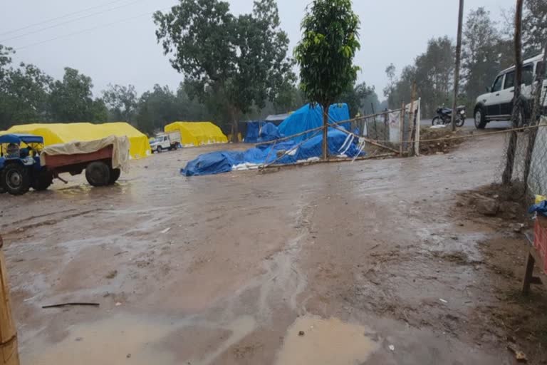 Rain in Dantewada hinders the way of buying paddy