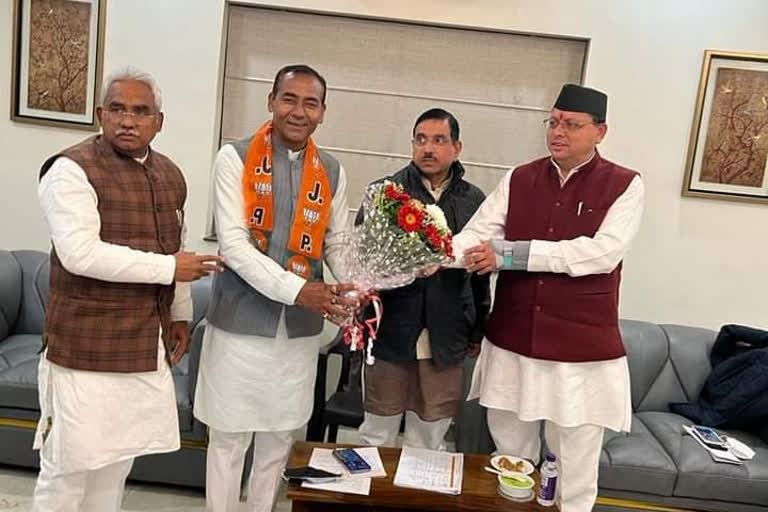 Mohan Bisht joins BJP