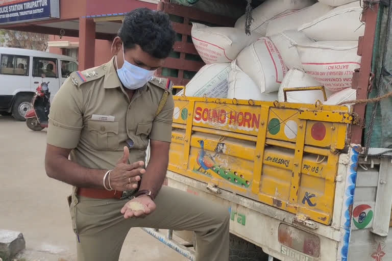 திருப்பத்தூர் அருகே 3 டன் எடையுள்ள கடத்தல் ரேஷன் அரிசி பறிமுதல்