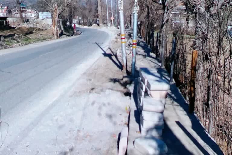 footpath on dhalpur bhuntar road