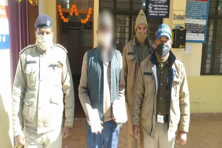 smuggler-arrested-with-charas-worth-one-lakh-in-almora