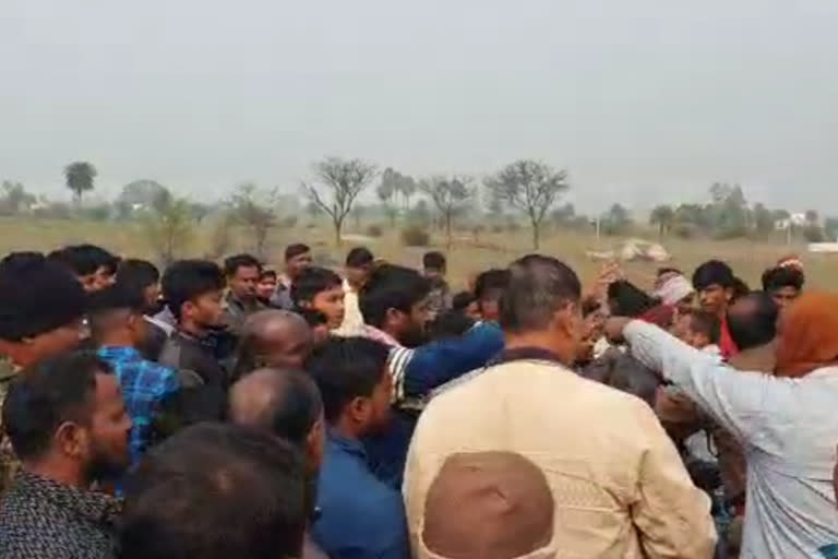 stone pelting in chatra