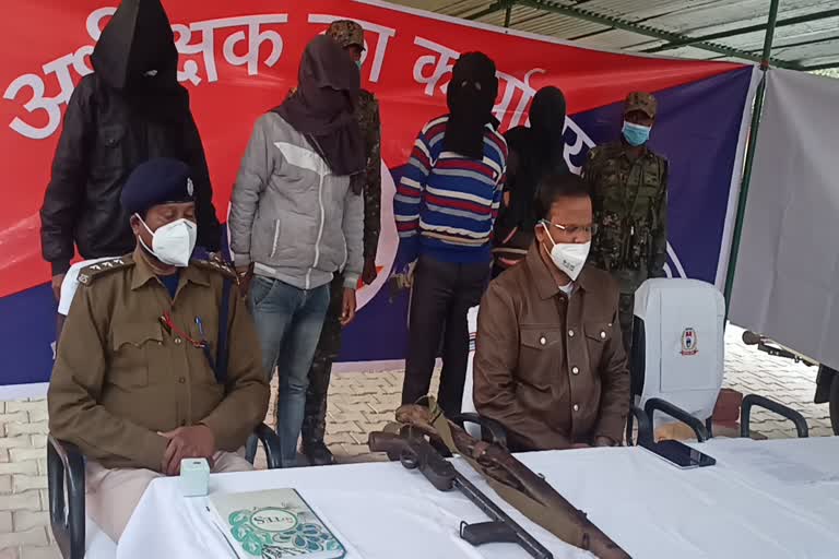 naxalites-arrested-in-gumla-with-weapons
