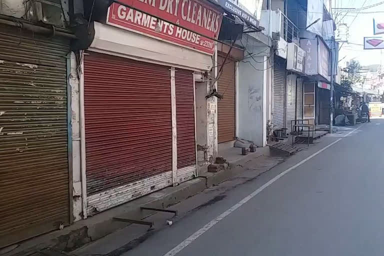 Market closed on weekend in Hamirpur