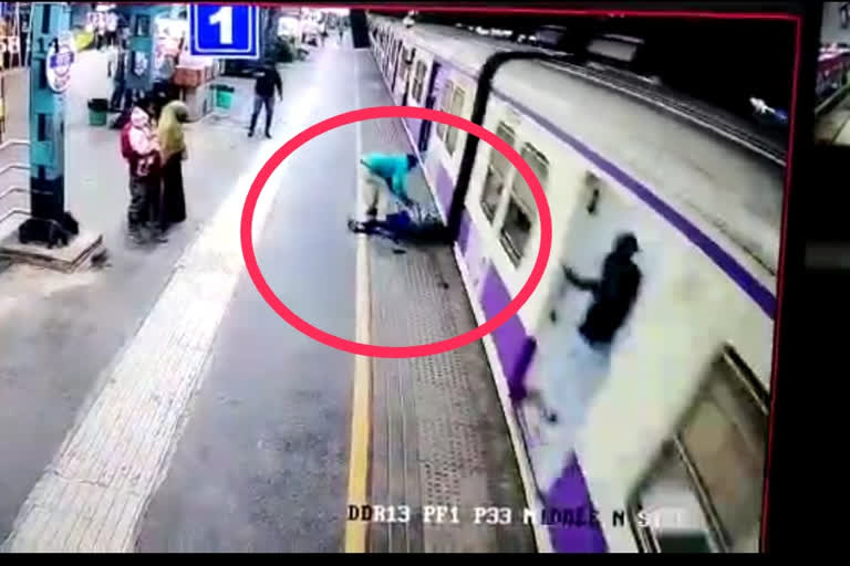 western railway dadar  Dadar Railway Station Incident  Dadar Railway Station accident video  mumbai local train Incident  Mumbai Dadar railway station train accident  മുംബൈ ദാദർ റെയിൽവേ സ്റ്റേഷൻ അപകടം  ദാദർ റെയിൽവേ ട്രെയിൻ അപകടം വീഡിയോ  ഓടുന്ന ട്രെയിനിൽ ചാടിക്കയറുന്ന വീഡിയോ