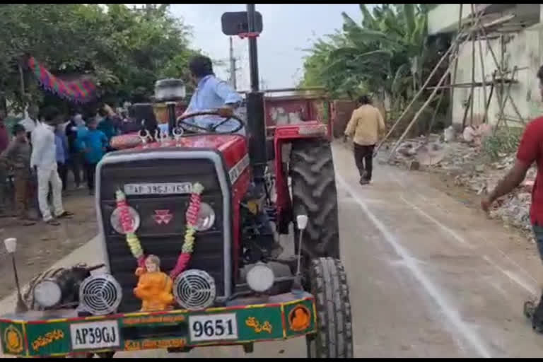 Tractor Reverse Race