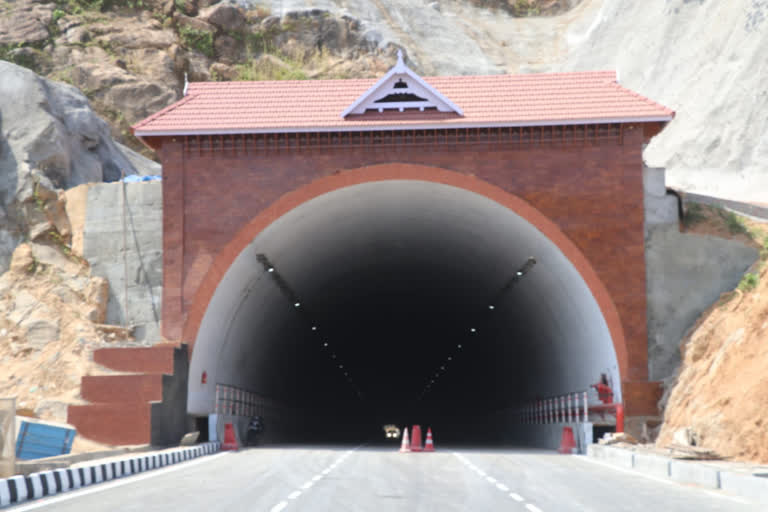 Kuthiran second tunnel to get ready for commuting  kuthiran tunnel construction  കുതിരാൻ രണ്ടാം തുരങ്കം നിർമാണം  കുതിരാൻ തുരങ്ക പാത