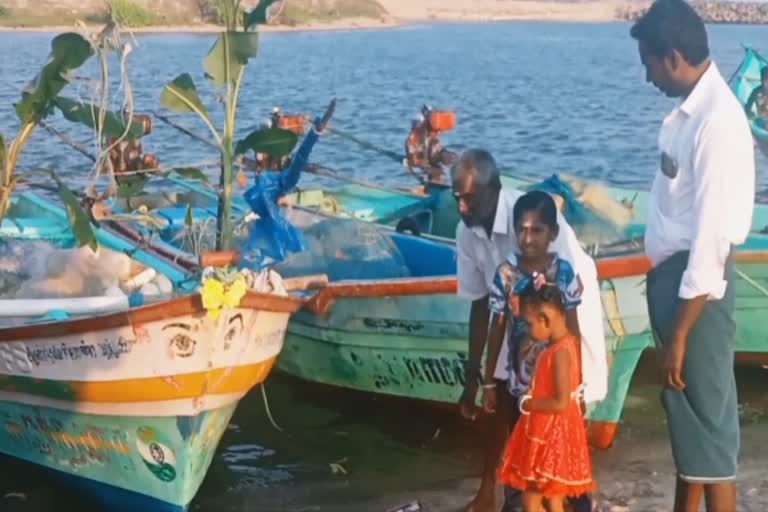 சீர்காழி அருகே படகுக்கு பொங்கலிட்டு வழிபாடு நடத்திய மீனவர்கள்!